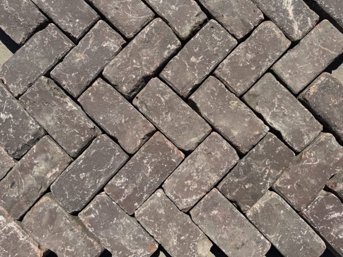 Oud gebakken keiformaat rood paars (KK012)