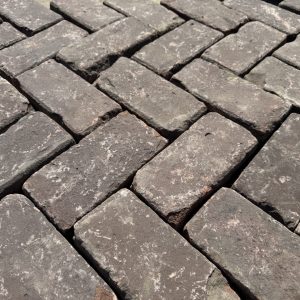 Oud gebakken keiformaat rood paars (KK012)