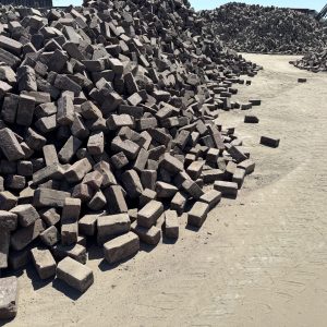 Oud gebakken keiformaat rood paars (KK012)