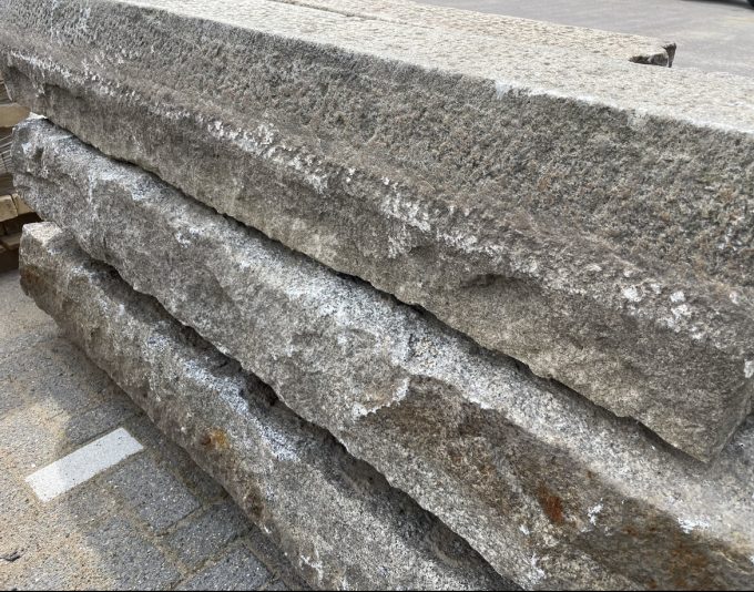Natuursteen banden graniet (NB02)