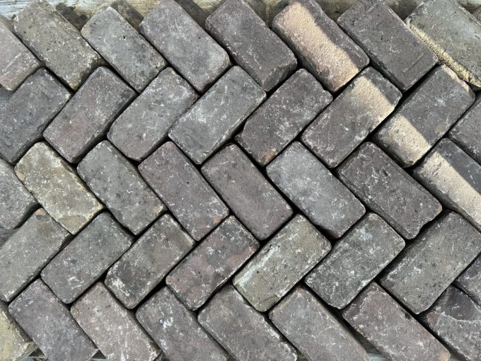 Oud gebakken keiformaat rood paars genuanceerd (KK031)