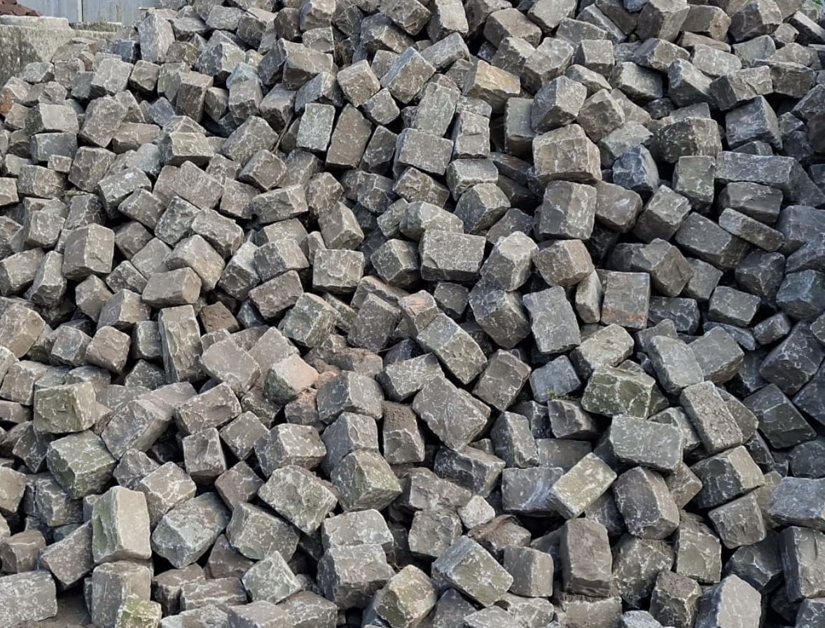 Nieuw aangekocht natuursteen keien