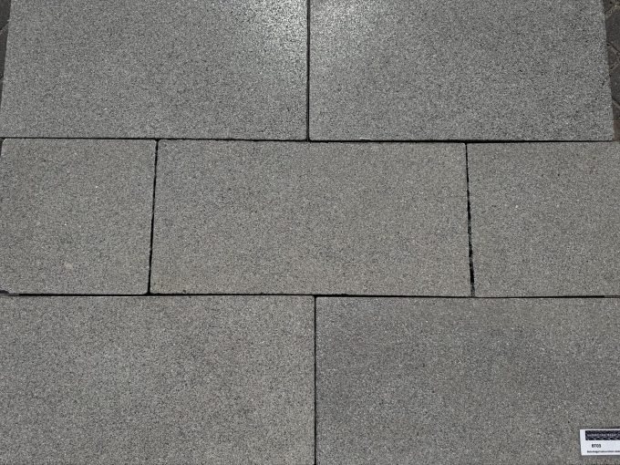 Gebruikte betontegel 60x30x8 cm dik met uitgewassen deklaag (BT03)