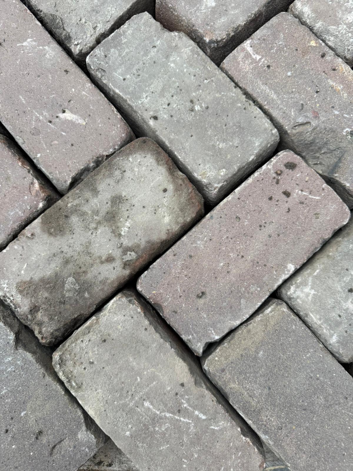 Oud gebakken klinkers genuanceerd (KK022)