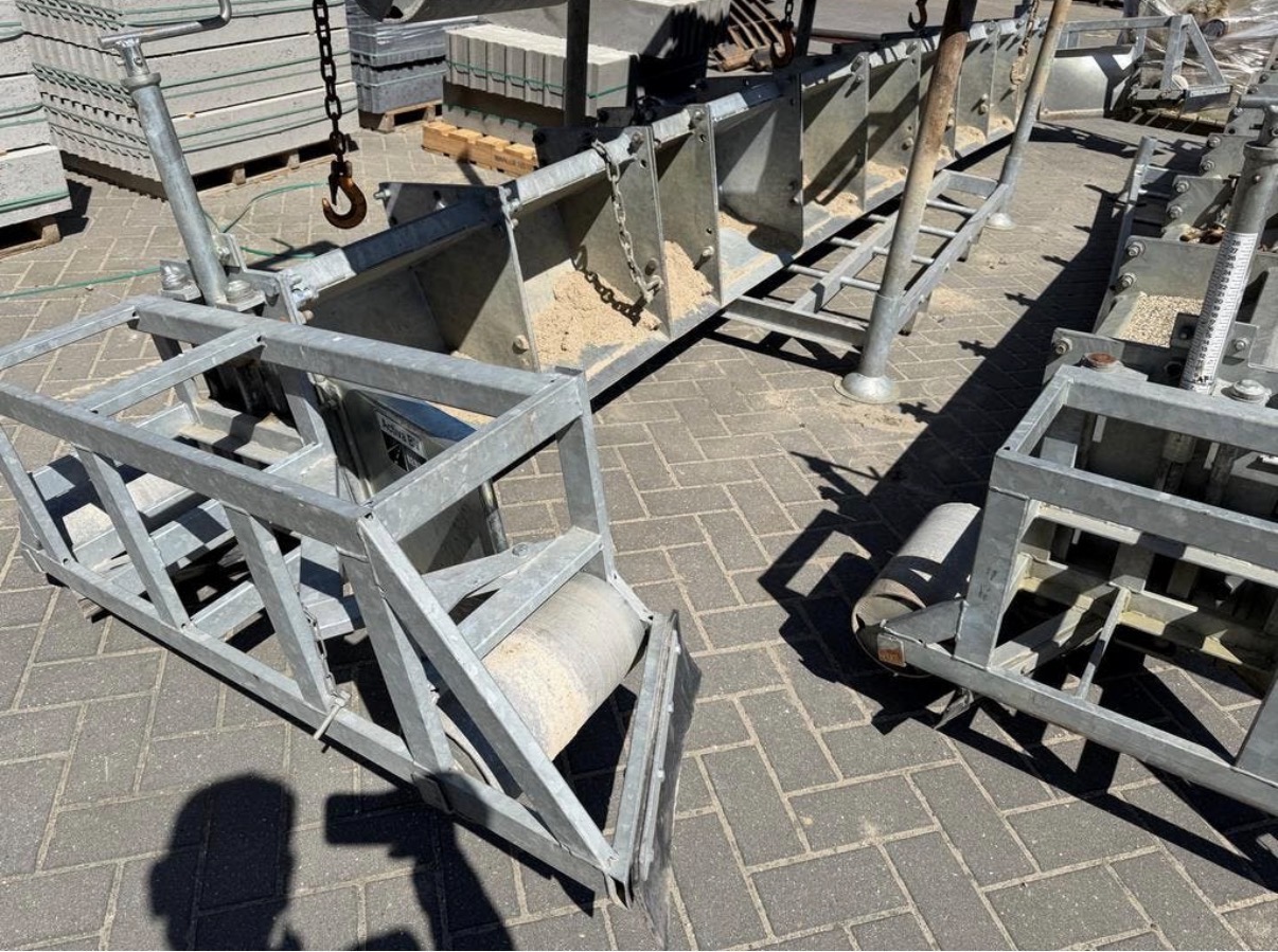 robuuste afrijbalk van 6 meter 50 cm hoog breed,